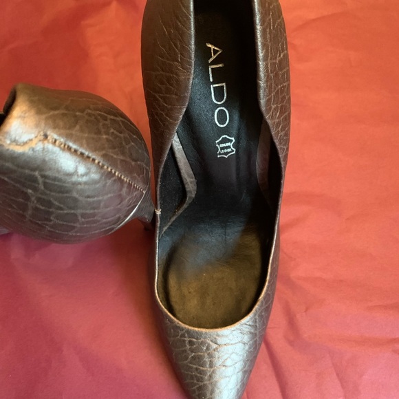 Heels - Picture 2 of 7